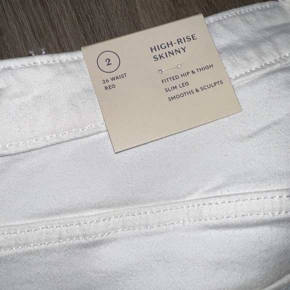 Univeral Threads High-Rise Skinny True White Denim Jeans Size 2 Distressed NWT - Picture 6 of 9
